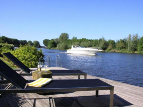 Riverside holiday home near Amsterdam